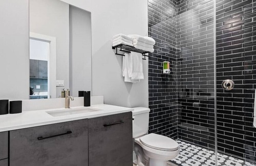 Flagler Village Apartment | Pretty Rola #301 Zen Style Apartment w King Bed, Easy Beach Access!