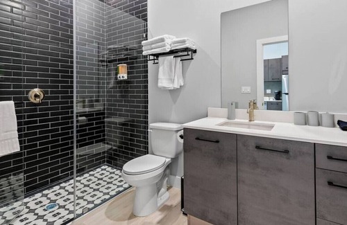 Flagler Village Apartment | Pretty Rola #304 Brand New Apartment w King Bed-Central Location!