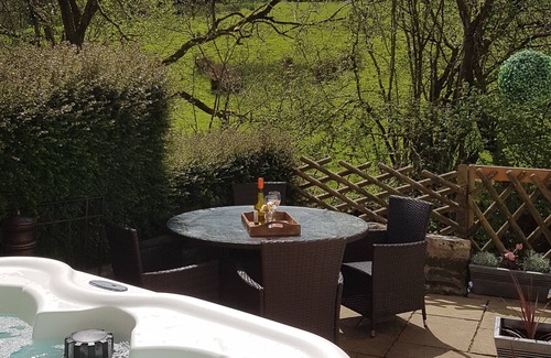 Brecon Cottage | Pretty Stone Cottage: Hot Tub, Real Fire, Wifi & Riverside Views