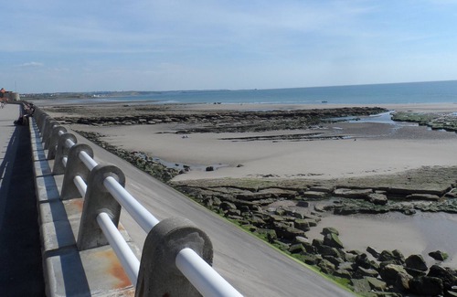 Ambleteuse Apartment | Pretty Studio ambleteuse feet in the water near audresselle and wimereux