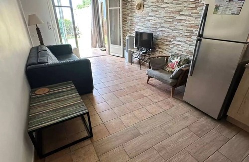 Les Lecques Apartment | Pretty T2 with garden and direct access to the sea