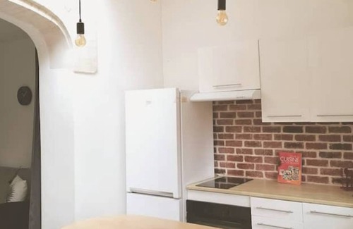 Luce House | Pretty town house with courtyard/ parking and Jacuzzi access (pets welcome)