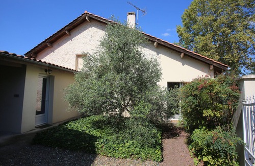 Cazeres-sur-l'Adour House | Pretty village house