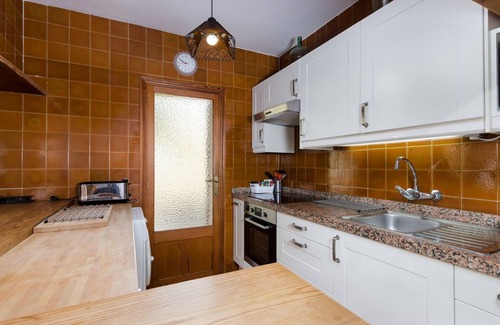 Alaro Cottage | Pretty villa with balcony