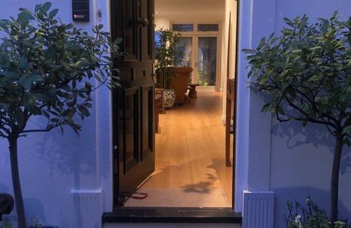 Little Venice House | Pretty white stucco detached house in the heart of Little Venice