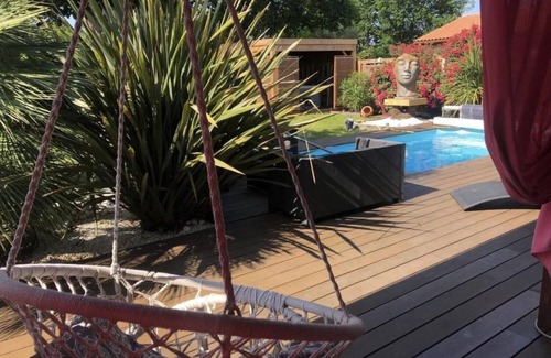 Biscarrosse House | Pretty wooden house with jacuzzi, air conditioning, heated pool, bicycles, internet