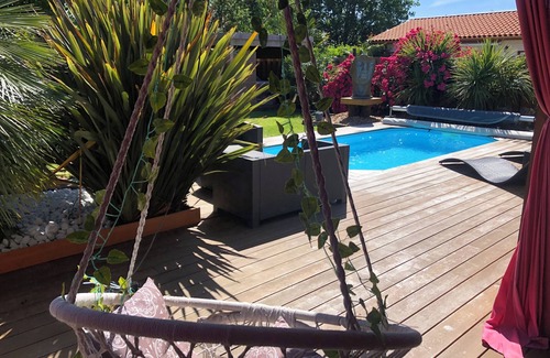 Biscarrosse House | Pretty wooden house with jacuzzi, air conditioning, heated pool, bicycles, internet