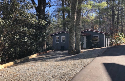 Newland Cottage | PRICE DROP, COME BACK: Cozy Mountain Retreat in Linville Land Harbor