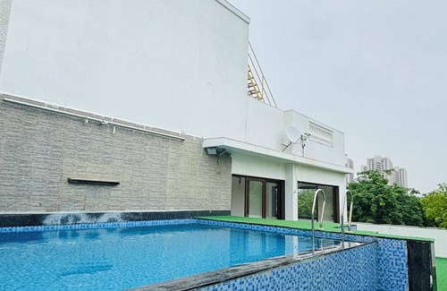 Sanand House | price for per room .2 adult 1 childn.Feel like you in palace.nPool with privacy