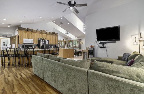 South Haven House | Prices slashed for October! 500.00 per night with a 3 night minimum.