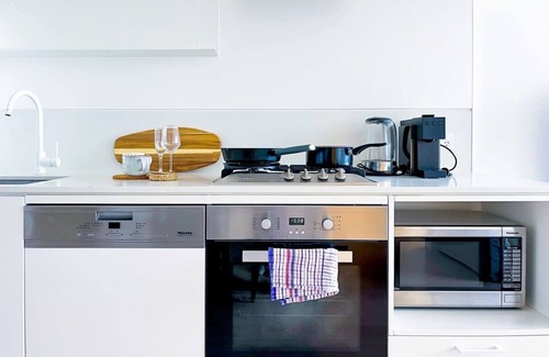 South Yarra Apartment | Pride Manor South Yarra Apt Free Parking Smart TV