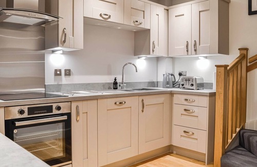 Linlithgow Cottage | Pride of Erin - UK45929