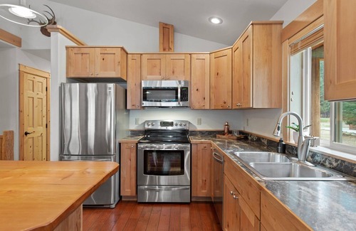 Nordman Cabin | Priest Lake Family Cabin w/Private Beach Access