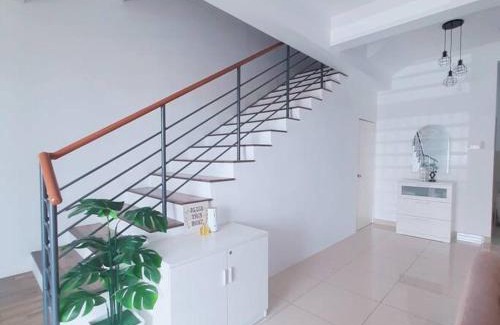 Ijok House | Prima Guest House - Puncak Alam Homestay Mus-lim friendly