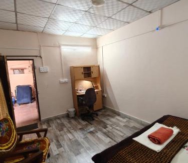 Bhopal Villa | Prime Area 1AC Room Budget Stay