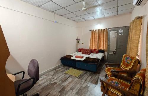 Bhopal Villa | Prime Area 1AC Room Budget Stay