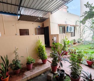 Bhopal Villa | Prime Area 1AC Room Budget Stay