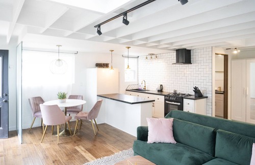 Pico - Robertson Apartment | Prime Beverly Hills Luxurious Unit