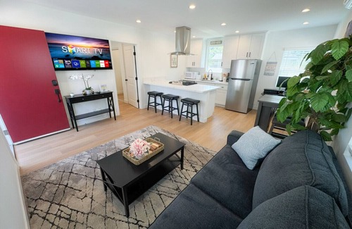 Burbank Apartment | Prime Burbank Location – New 1 Bedroom Near Studios, Dining, Museums & More!