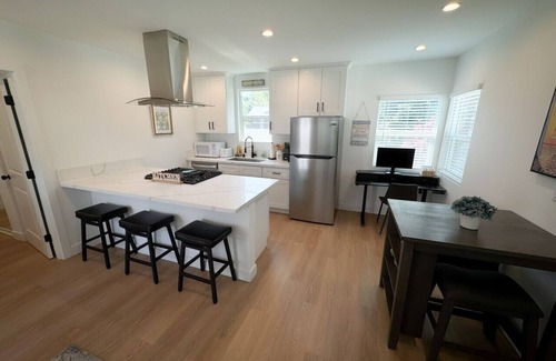 Burbank Apartment | Prime Burbank Location – New 1 Bedroom Near Studios, Dining, Museums & More!