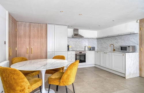 Camden Town with Primrose Hill Apartment | Prime Camden Spacious 2BR, with Parking 2 mn to Camden St, by Blueground