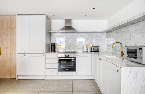 Camden Town with Primrose Hill Apartment | Prime Camden Spacious 2BR, with Parking 2 mn to Camden St, by Blueground