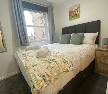 Dunfermline Apartment | Prime City Centre - Ground Floor Parking By Tba