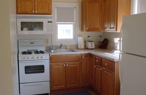 South Haven Cottage | PRIME DATES AVAILABLE 300 FT.TO PACKARD PARK OR OAK ST BEACHES. CLOSE TO TOWN