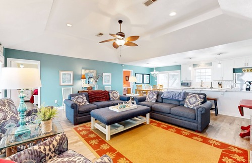 Port Bolivar House | Prime | Gulf Views | Large Deck | Pet Paradise