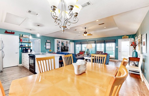 Port Bolivar House | Prime | Gulf Views | Large Deck | Pet Paradise