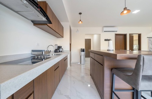 Centro - Supmza 001 Condo | Prime Location. 2 BR Condo w/Ocean View Pool.