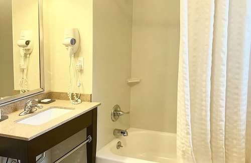 Koreatown Hotel | Prime Location! 2 Convenient Units, Pets Allowed, Minutes to Statue of Liberty!