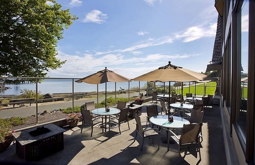 Port Angeles Hotel | Prime Location! 2 Relaxing Units, Pool, Pets Allowed, Near Ted's Tree Park!