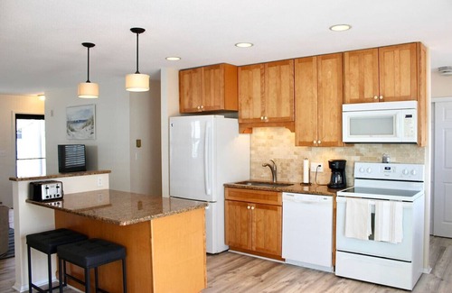 Saint Joseph House | PRIME LOCATION! 3 Bedroom, 1 Bath and free parking wrapped into this Lake Home Retreat!