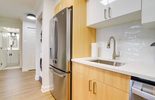 Pentagon City Apartment | Prime Location Apt Near Metro with Gym