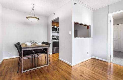 Arlington Apartment | Prime location Apt W City Views