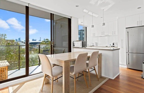 Centennial Park Apartment | Prime Location 2-Bed Apartment with Parking