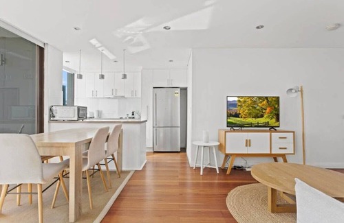 Centennial Park Apartment | Prime Location 2-Bed Apartment with Parking