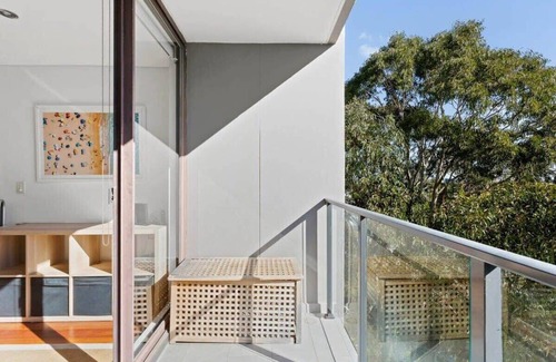 Centennial Park Apartment | Prime Location 2-Bed Apartment with Parking