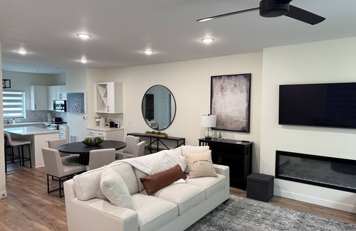 Arnolds Park House | Prime Location! Beautiful and spacious 3-bedroom townhome in the heart of Boji!