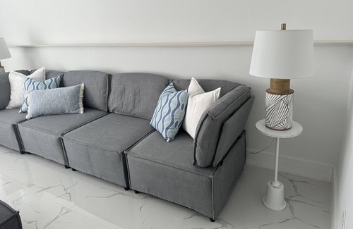 Coral Terrace House | Prime Location/ Cozy/Clean /Free Parking