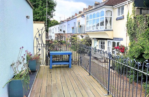 Clifton House | Prime Location- Detached Clifton Home With Parking