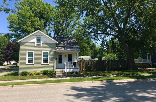 Grand Haven Cottage | Prime Location Downtown! Walk To Everything!
