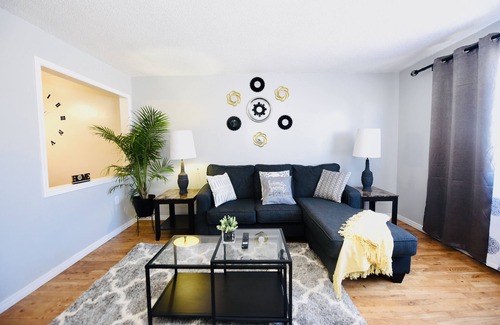 Kingston Apartment | Prime Location Duo Nest & Rest