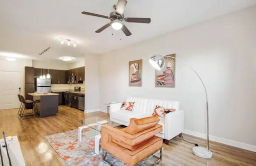 Carver City - Lincoln Gardens Condo | Prime Location for Business and Leisure Travelers