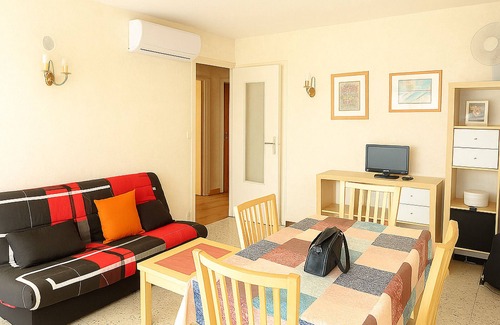 Argeles Plage Apartment | Prime Location: Cozy Apartment for 4 in Argelès Plage, 300m from Sea