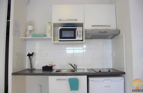 Grandcamp-Maisy Hotel | Prime Location! Onsite Parking, Pool, Pets Allowed! Near Plage de Grandcamp!