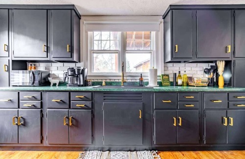 Chillicothe House | PRIME Location - Free Parking - Top Rated - CLEAN