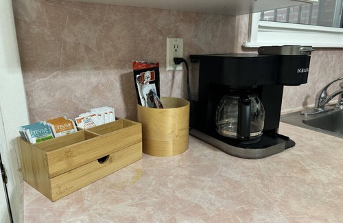 Girard Estates Apartment | Prime Location: Friendly Block, Walkable, Smart TV
