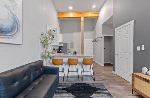 Oregon District Apartment | Prime Location I Mins to Dining I Downtown Dayton